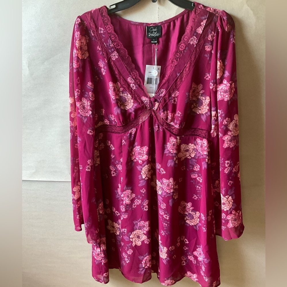 Oak & Trellis dress. NWT V neck. Floral. Size L